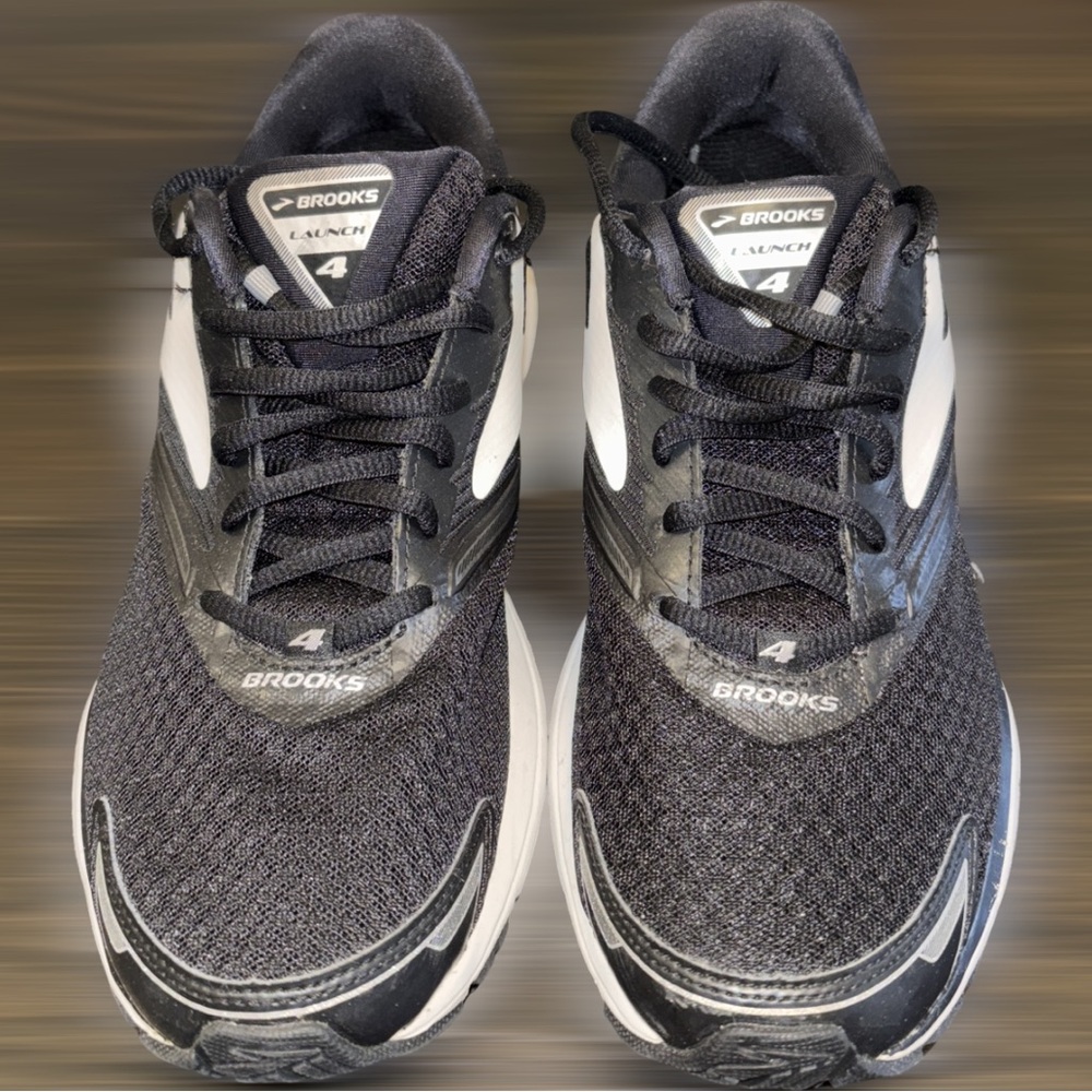 BROOKS launch 4! Crazy comfortable! BARELY WORN